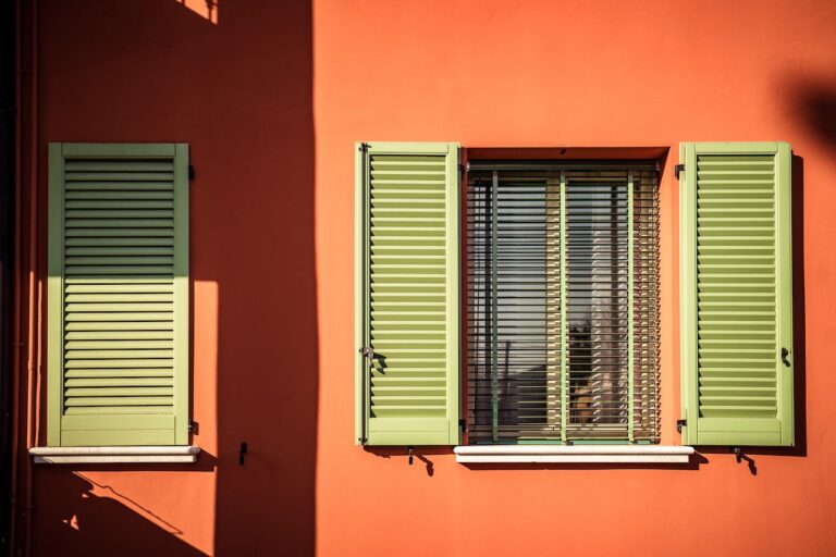 Why lowering your shutters in the summer is a big mistake